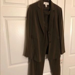 Jones New York Khaki Blazer and Trousers Set